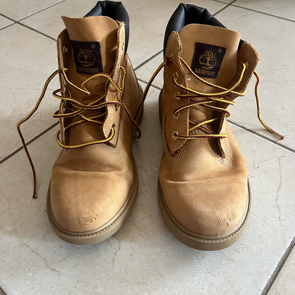 Boy’s tan timberland boots size 5